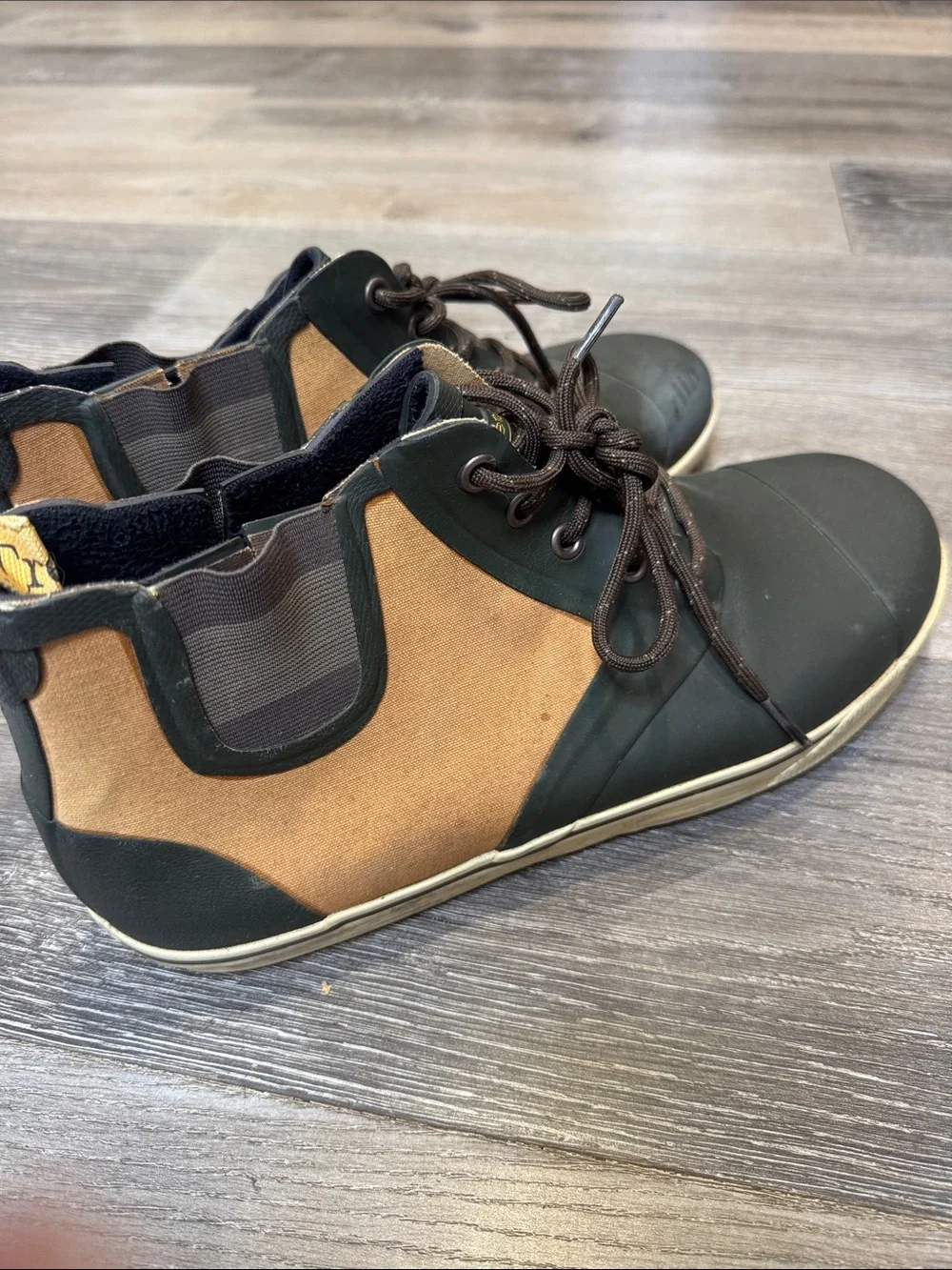 Tretorn Green and Brown Lace-Up Chukka Boots